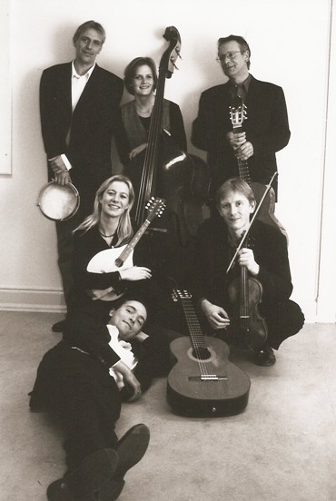 Press photo of the Tolkien Ensemble 1998